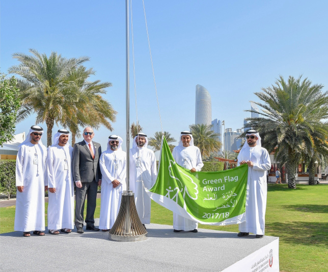 The Municipality of Abu Dhabi City raises the green flag in the Corniche Beach Park in Abu Dhabi after being accredited by the ICRC